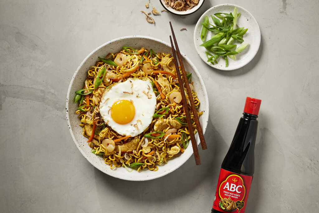 Mie Goreng (Indonesian Fried Noodles) | Asian Inspirations